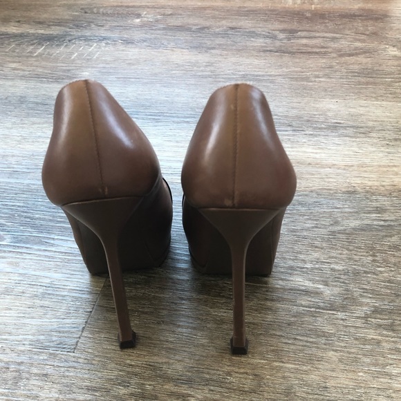 Yves Saint Laurent Neutral Leather Pumps - Picture 5 of 9